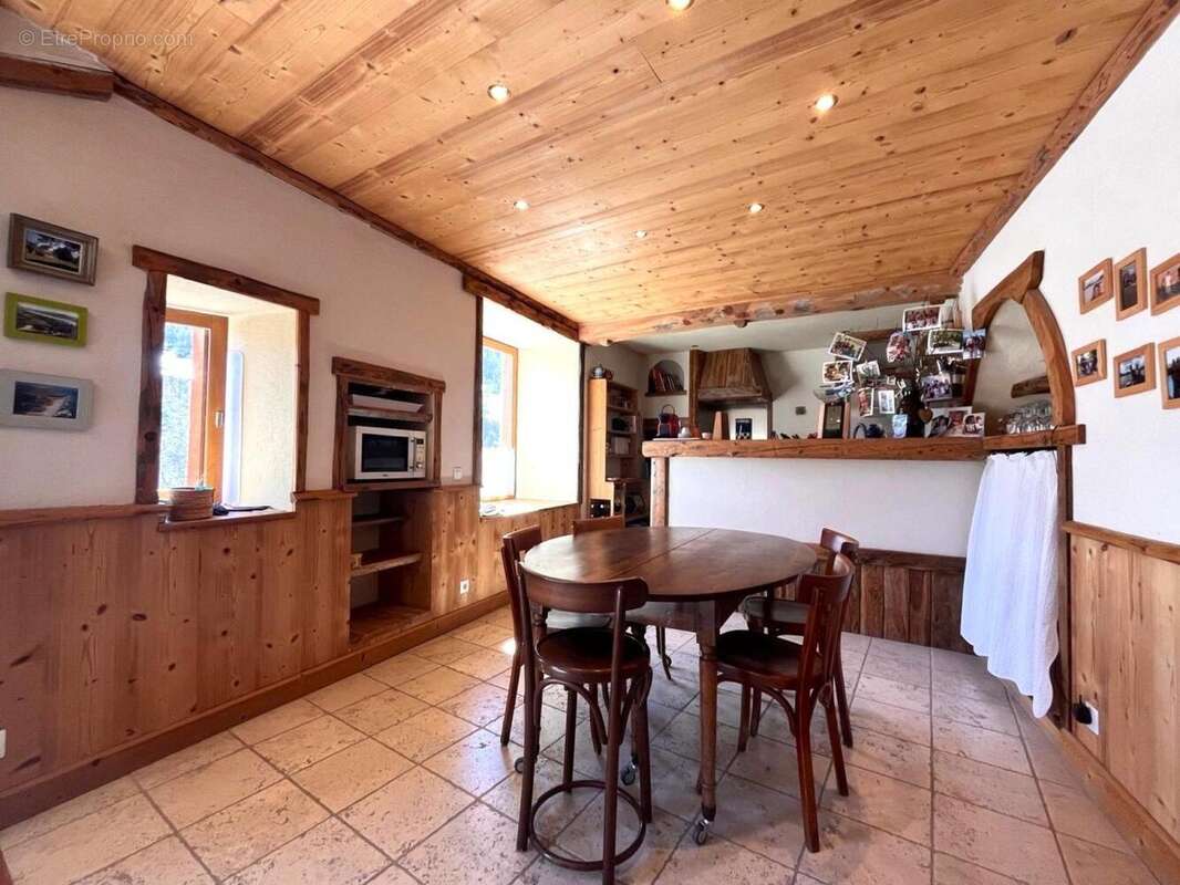 Maison 143 m² à Crevoux  - photo 2