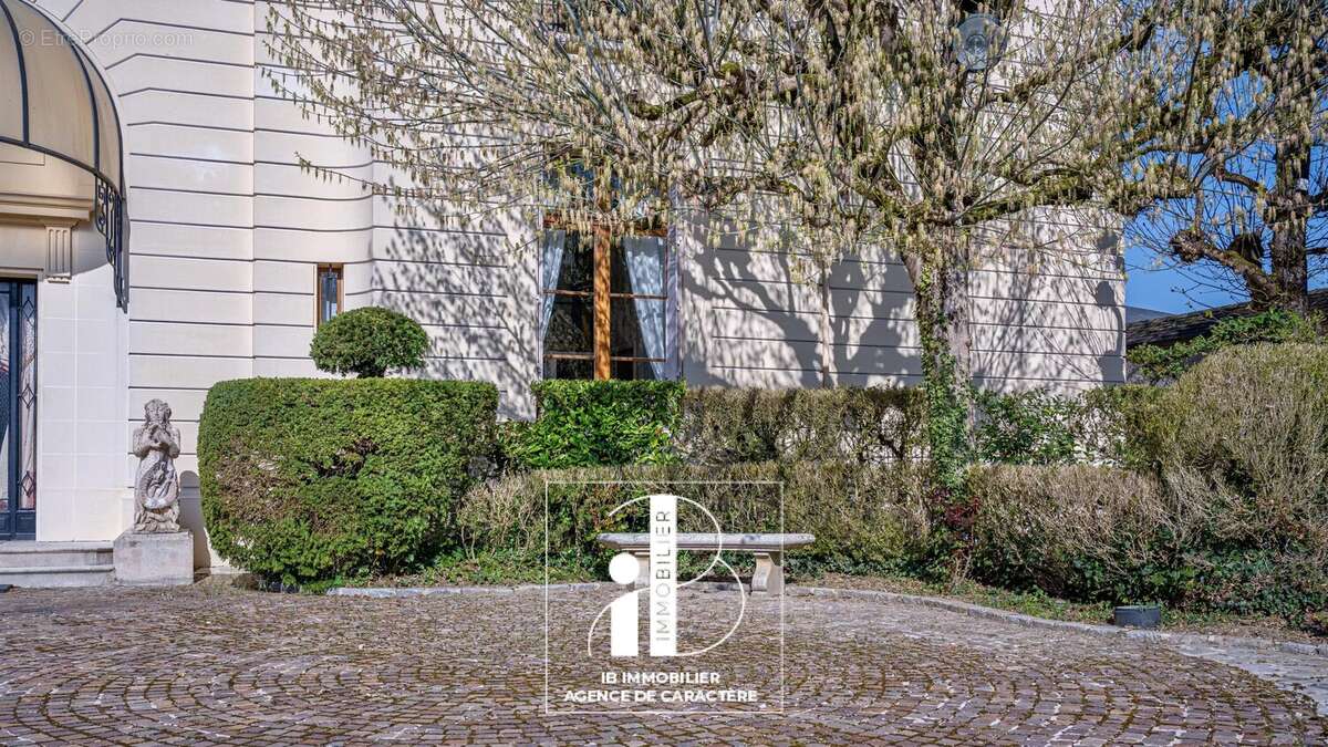 Maison à FONTAINEBLEAU