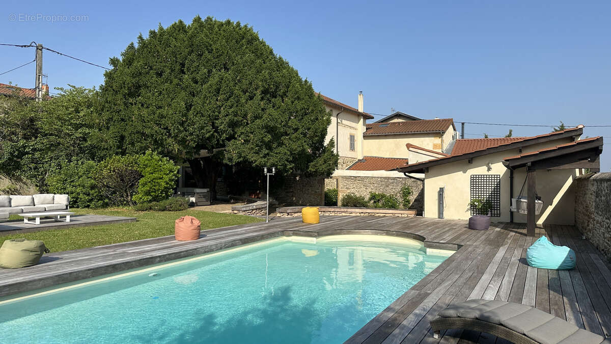 Maison à FLEURIEUX-SUR-L'ARBRESLE
