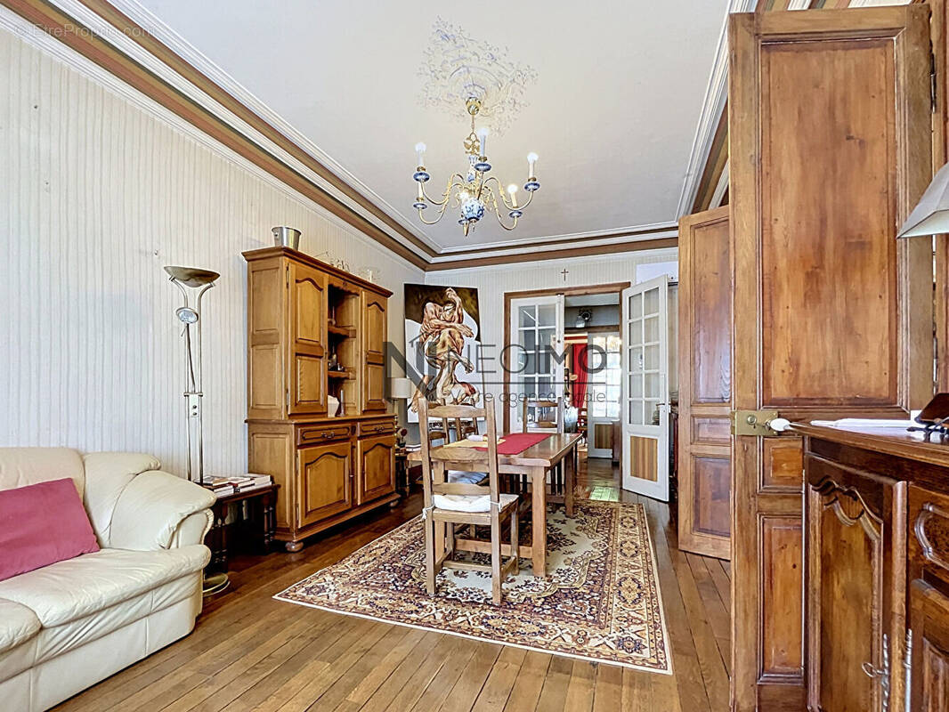 Maison à GONDRECOURT-LE-CHATEAU