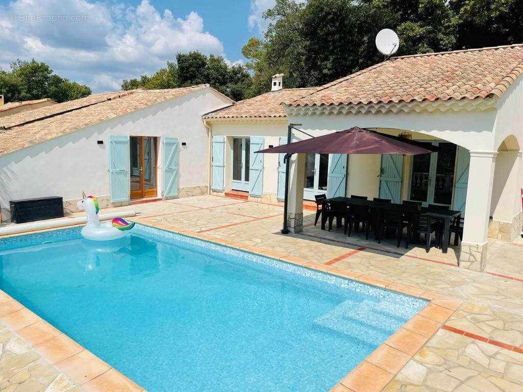 Maison à BAGNOLS-EN-FORET