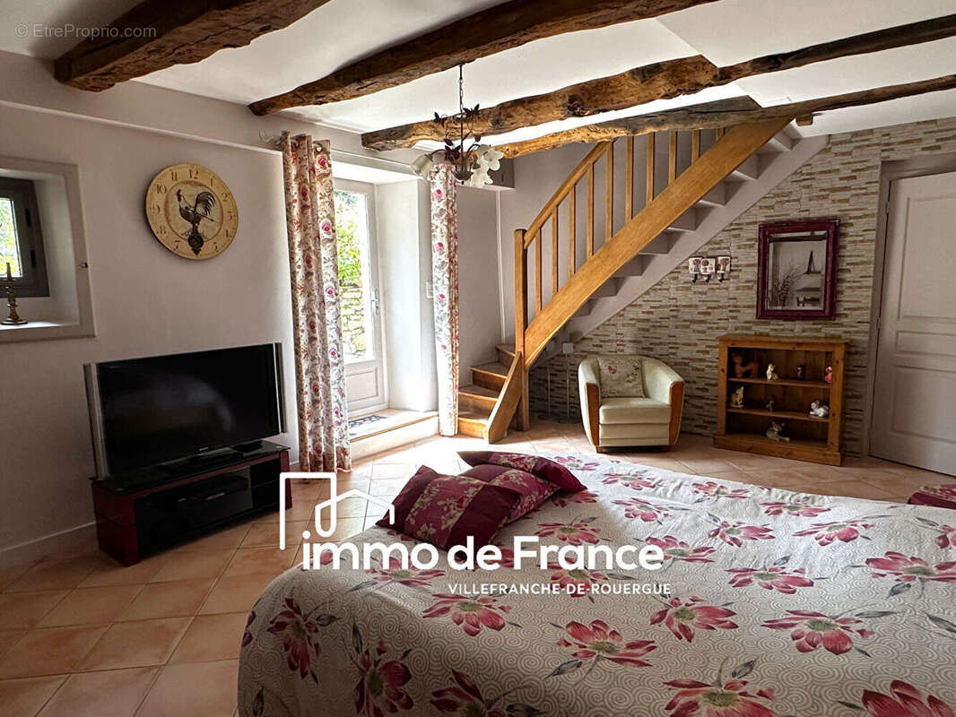 Propriété Villefranche de Rouergue, 168 m², 4 chambres, nombreuses dépendances sur 3816 m² de terrain clos attenant - photo 9