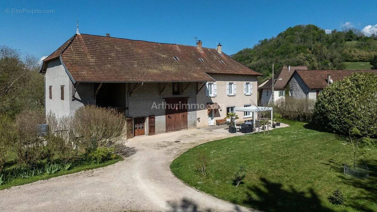 Maison à SAINT-GENIX-SUR-GUIERS