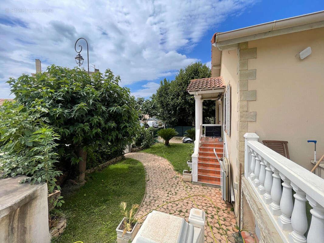 Maison + Appartement de 260 m² à PEYROLLES EN PROVENCE - photo 12