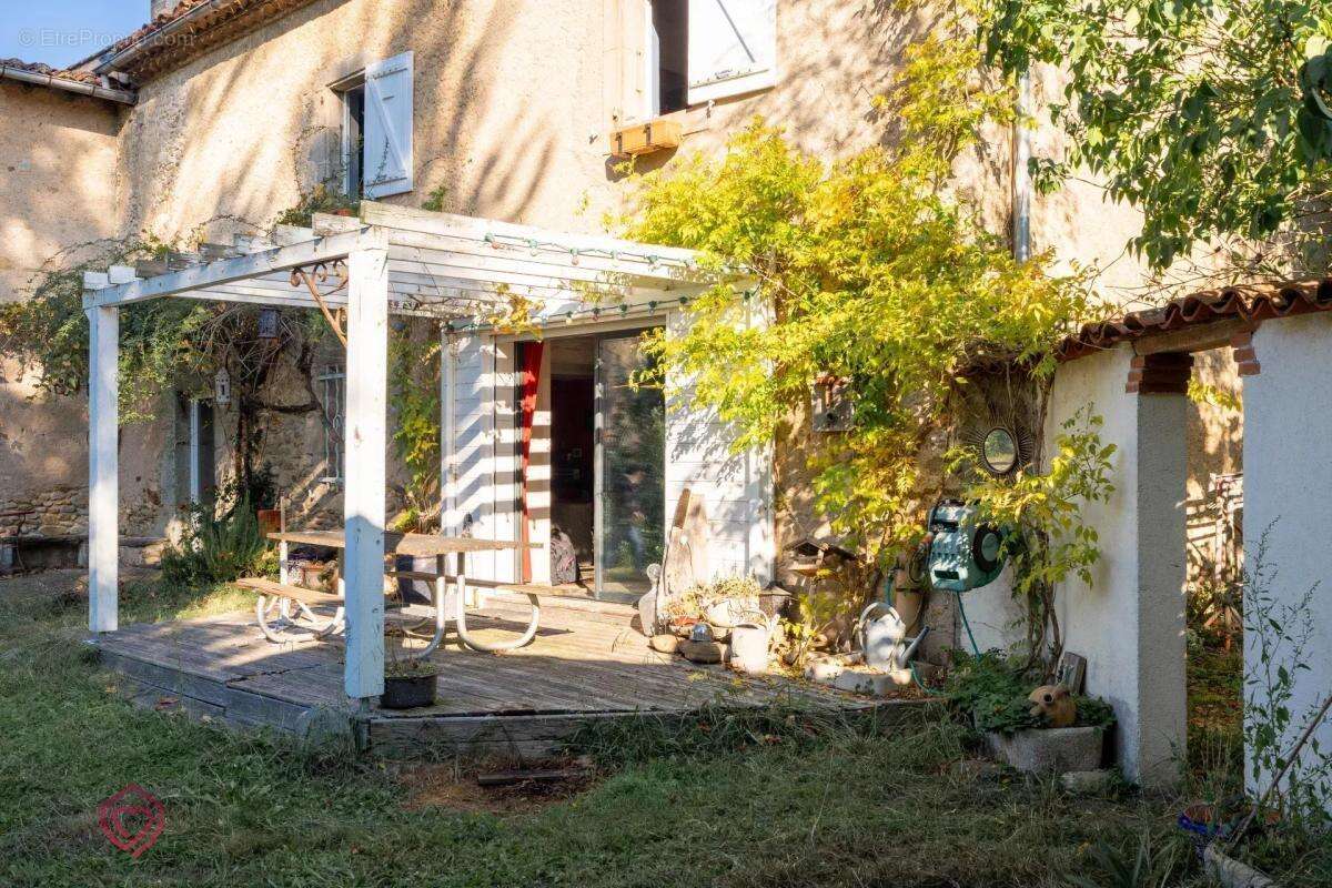 Maison à LABRUGUIERE