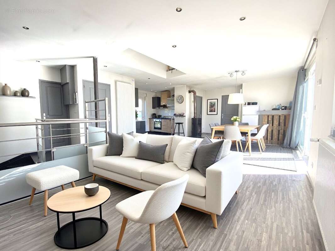 Maison à GRAND-CHARMONT