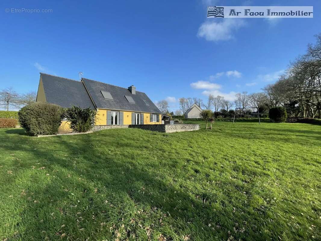 Maison à ROSNOEN
