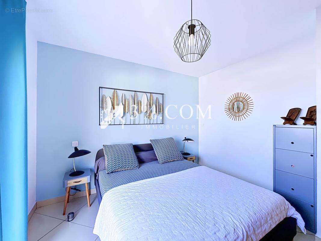 Maison de plain-pied avec piscine, jardin et vue dégagée sur - photo 20
