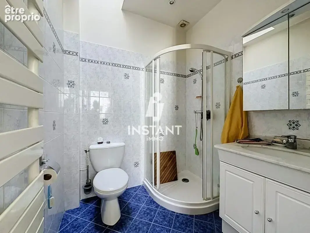 Maison de plain-pied avec jardin et sous-sol - Quartier des Fl - photo 5