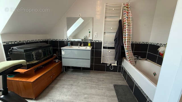 Maison à MOGNEVILLE