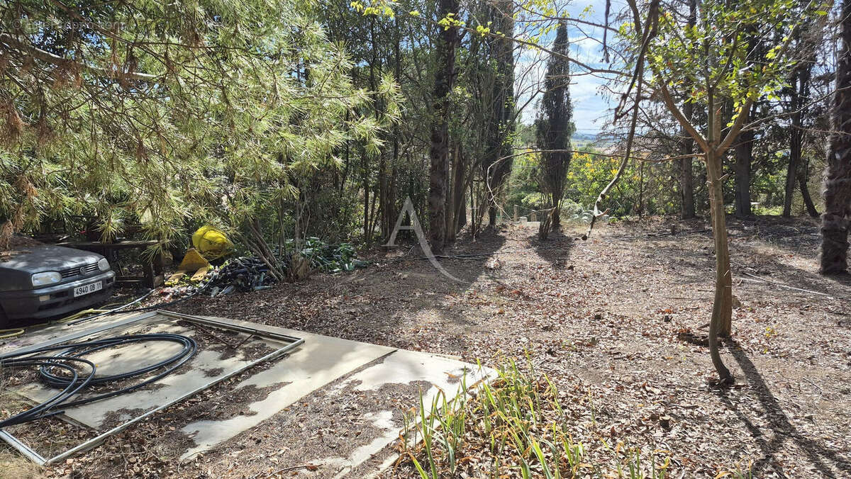 Terrain à OUVEILLAN