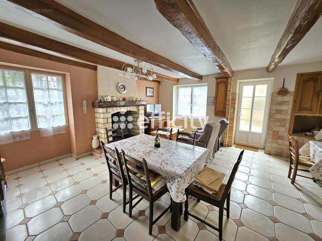 Maison à CHAMPNIERS