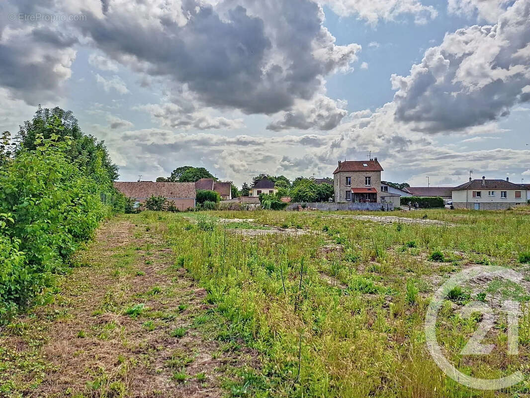 Terrain à SAINT-MEMMIE