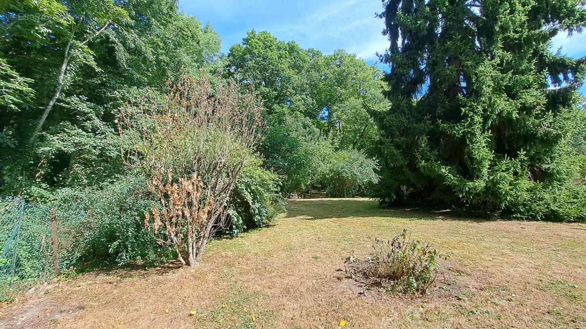 Maison à LE MESNIL-SAINT-DENIS