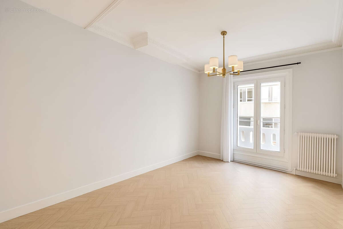 Appartement à PARIS-14E