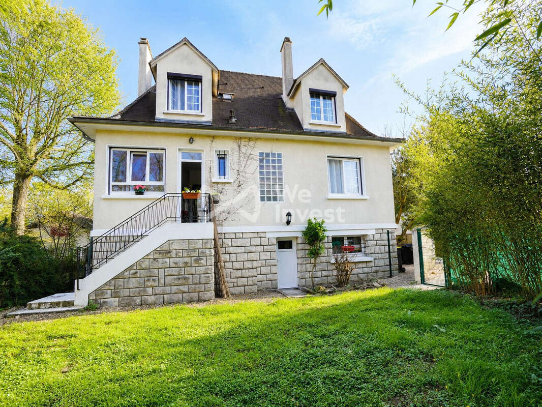 Maison 195 m² à Le Plessis-Trevise  - photo 2