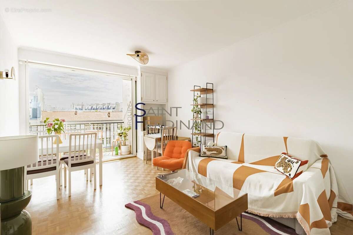 Appartement à PARIS-17E