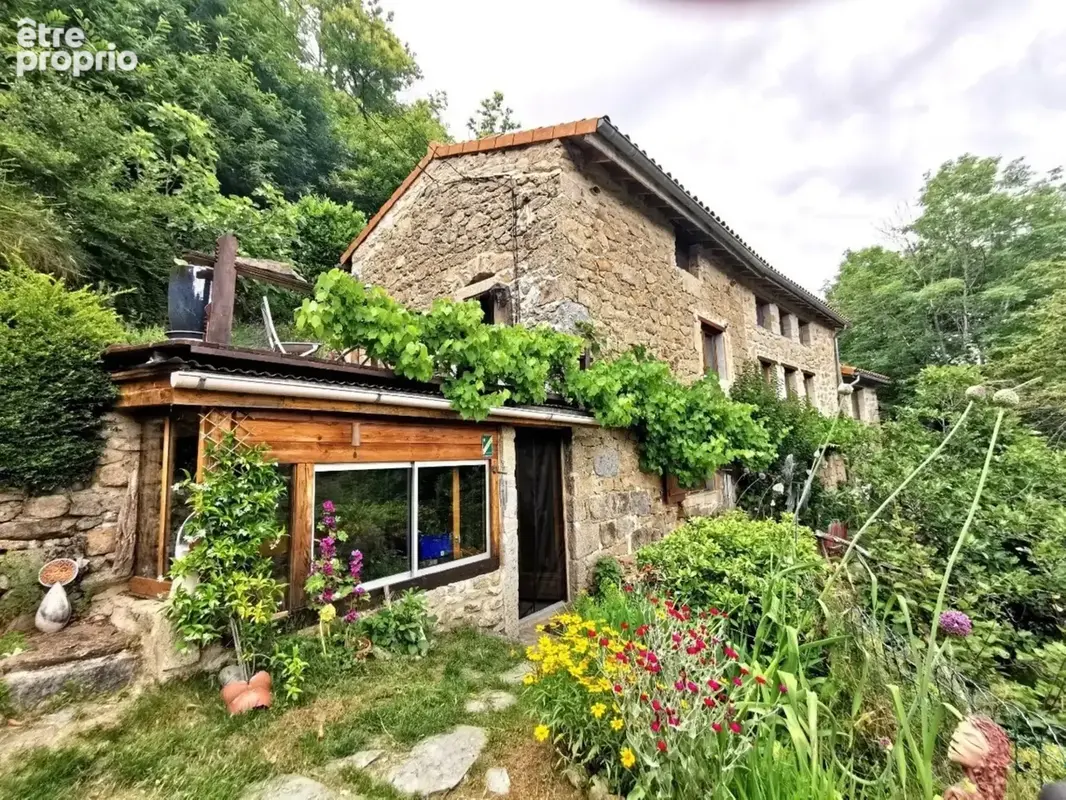 Belle maison Ardéchoise avec gîtes sur le terrain de 9950m² - photo 2