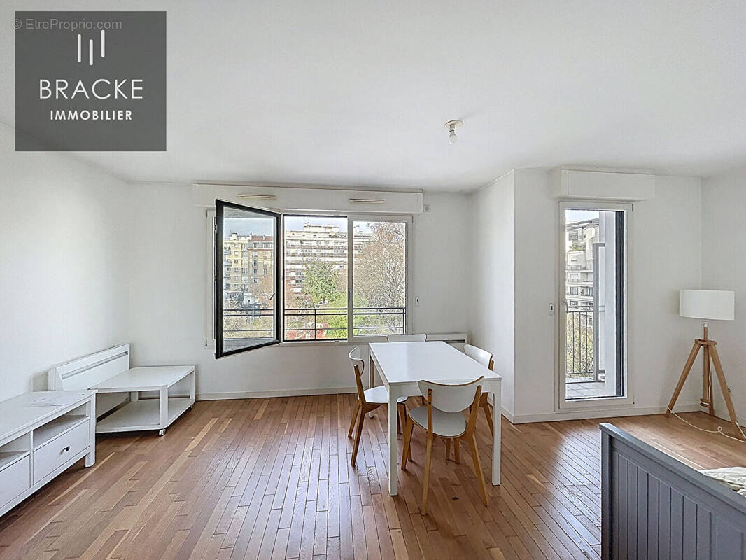 Appartement à COURBEVOIE