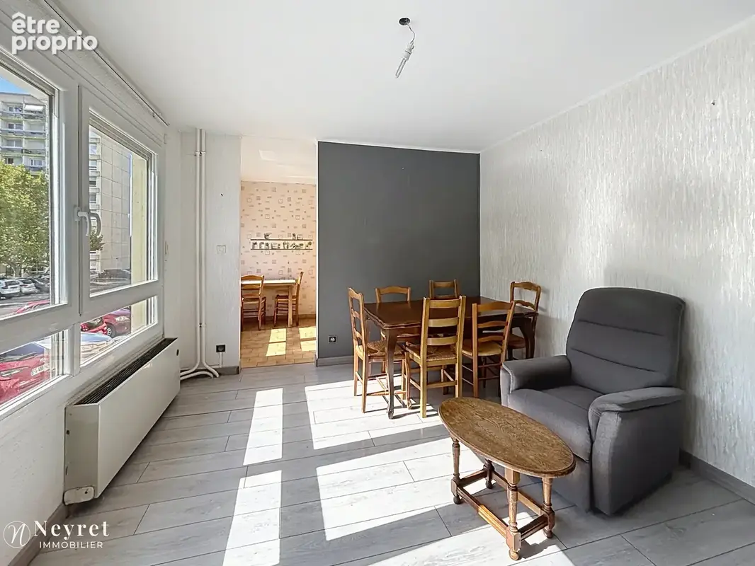 En exclusivité chez Neyret Oullins  T3 de 65 m2 avec cave et stationnement libre dans la résidence - photo 3