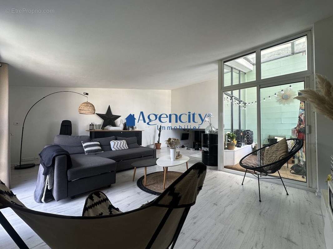séjour avec loggia - Appartement à TORCY