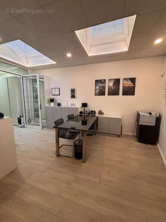 Commerce à PARIS-17E