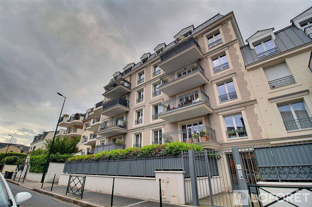 Appartement à LA GARENNE-COLOMBES