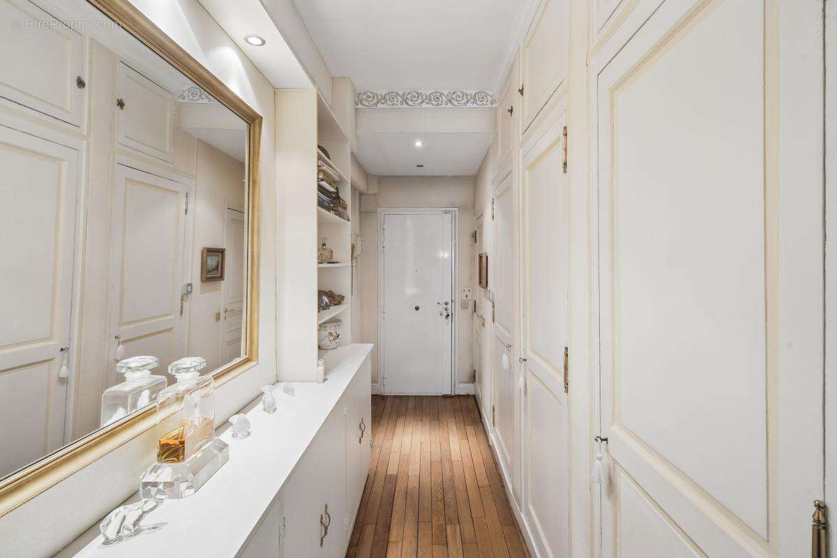 Appartement à NEUILLY-SUR-SEINE