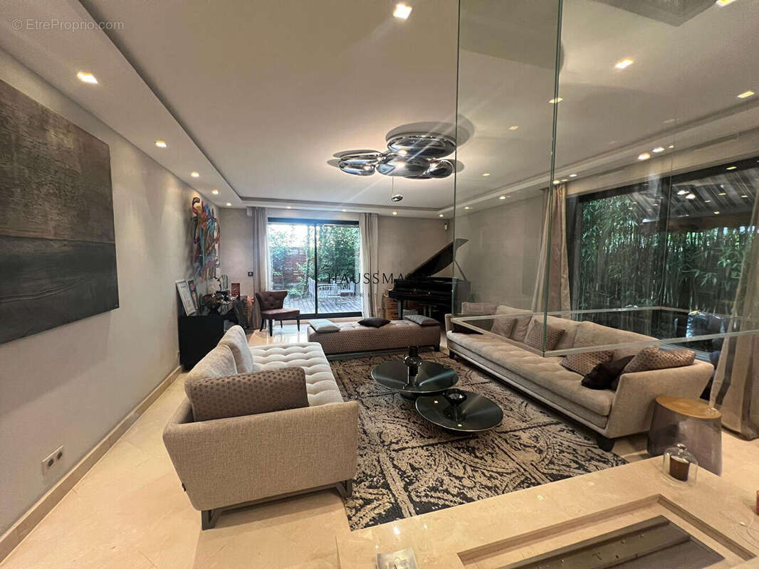 Appartement à NEUILLY-SUR-SEINE