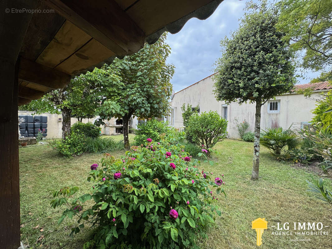 Maison à COZES