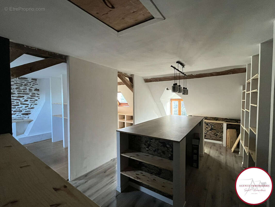 Maison à BESSAIS-LE-FROMENTAL