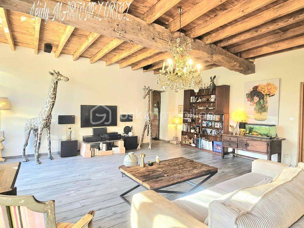 Maison à VIC-FEZENSAC