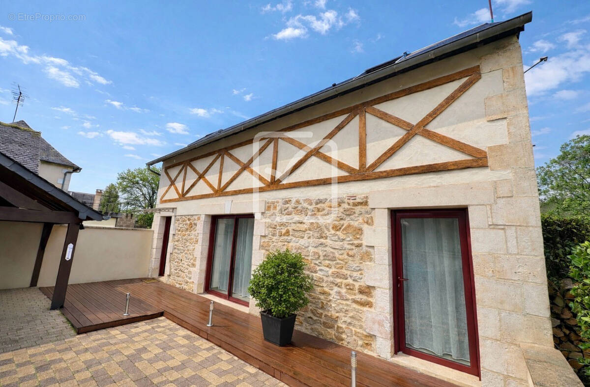 Maison à BRIGNAC-LA-PLAINE