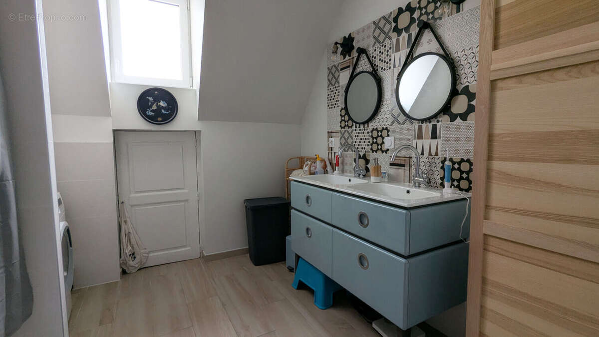 ACHAT-VENTE LAVAL Maison/Appartement  hyper centre - photo 9