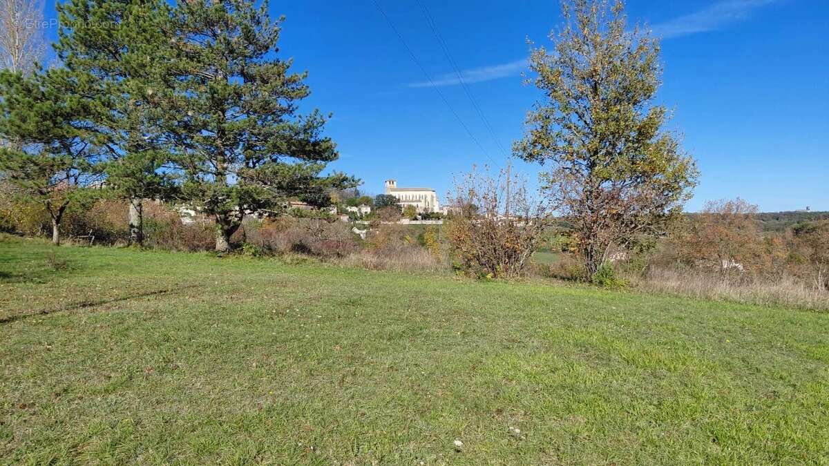 Terrain à MONTPEZAT-DE-QUERCY
