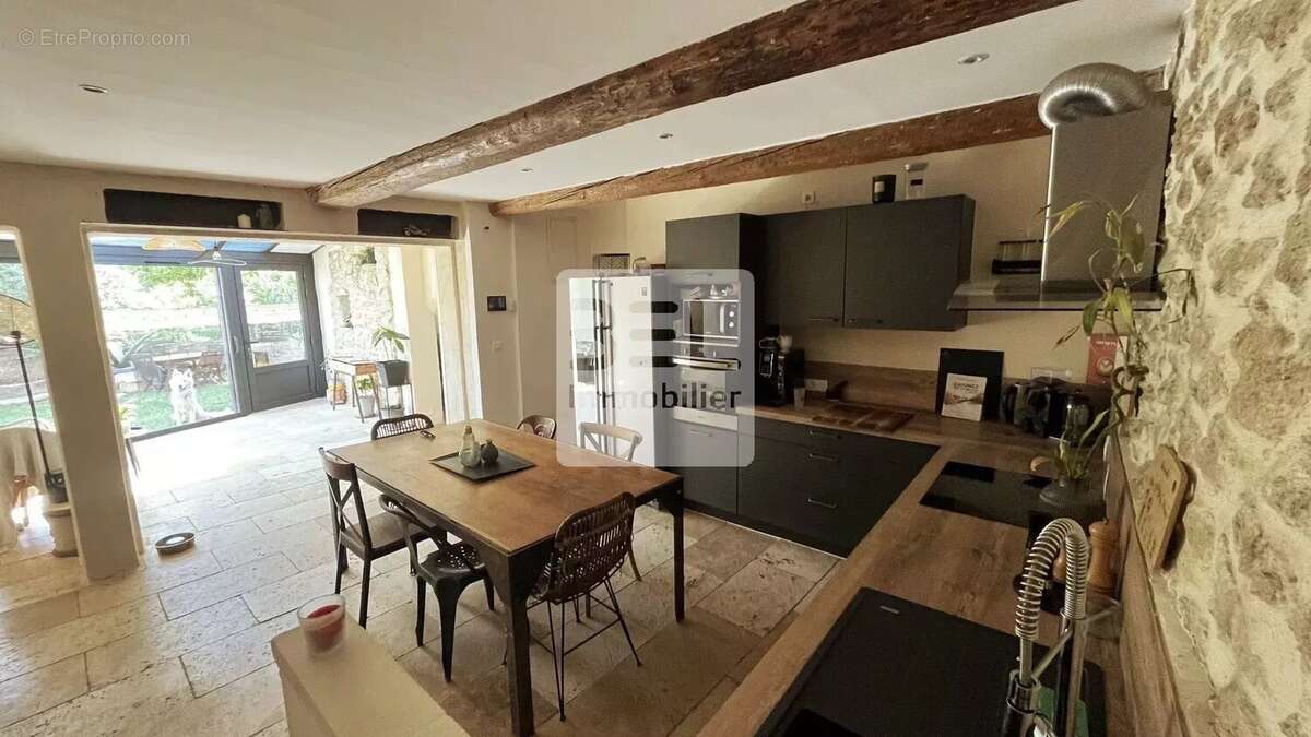 Maison à SUZE-LA-ROUSSE