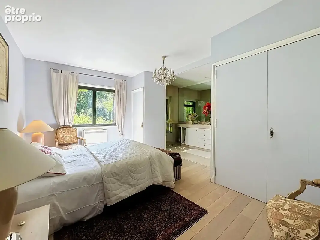 Mougins – Vue imprenable sur le vieux village – Villa 235 m² sur 3 500 m² de terrain plat, piscine et dépendance - photo 25