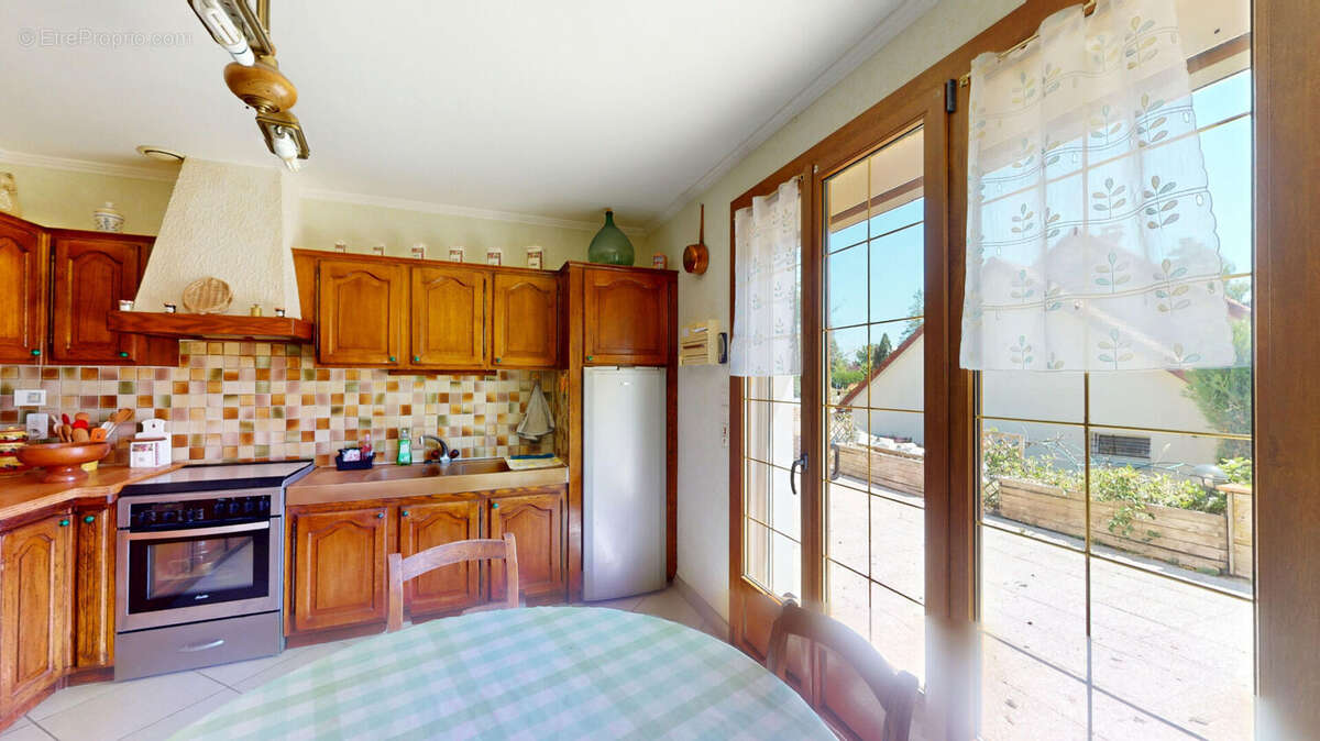 Montfaucon - Maison de 6 pièces - 147 m2 avec sous-sol complet - photo 5