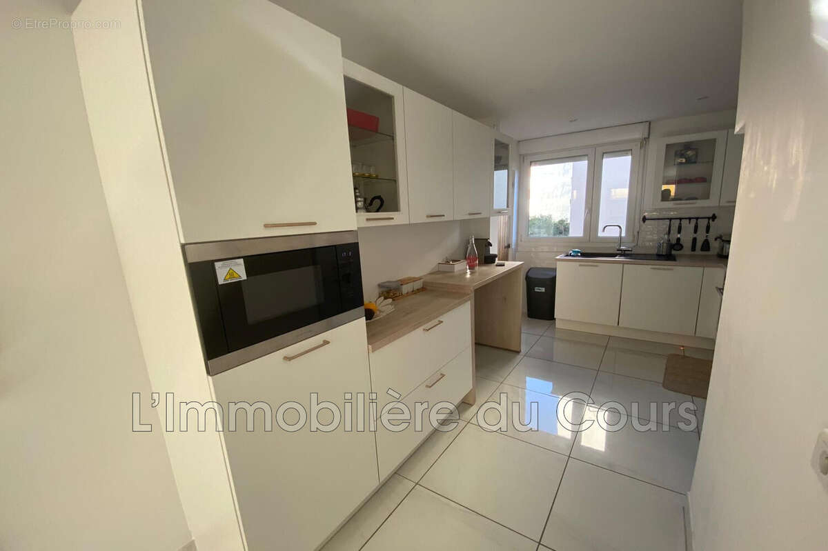 Appartement 77 m² à Martigues  - photo 8