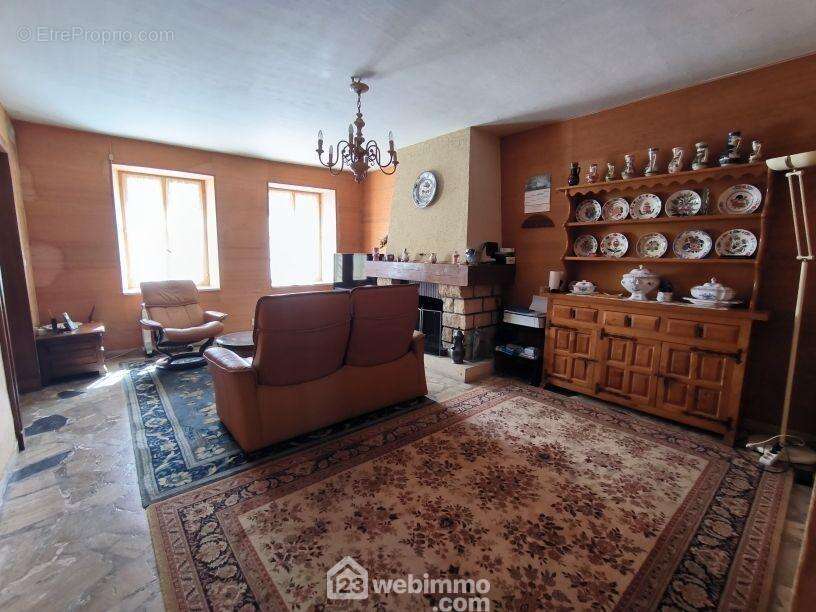 Un séjour double 21 m² - Maison à MONT-NOTRE-DAME