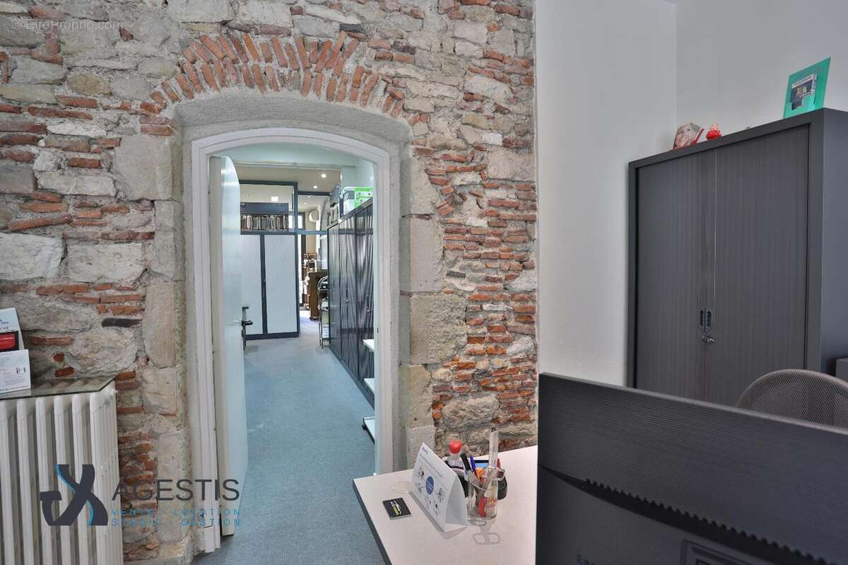   - Commerce à CASTRES