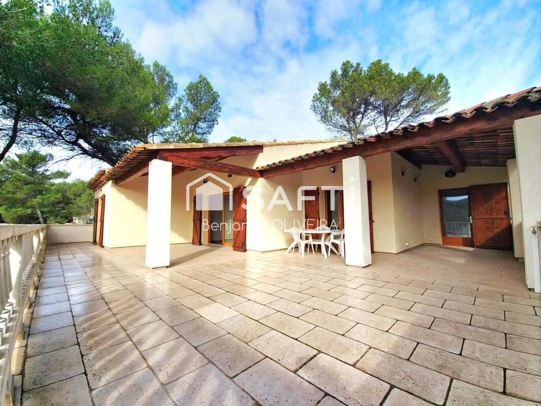 Photo 2 - Maison à PEYPIN