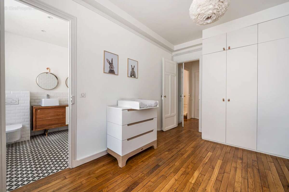 Appartement à PARIS-16E