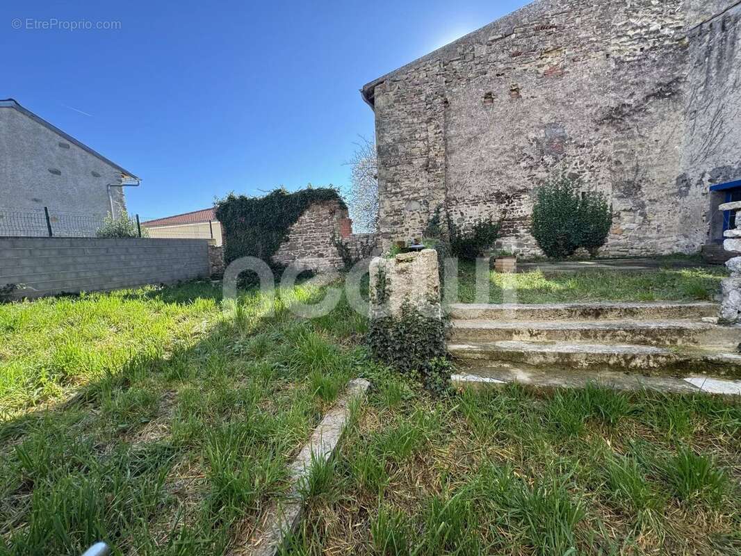 Maison à COMBRONDE