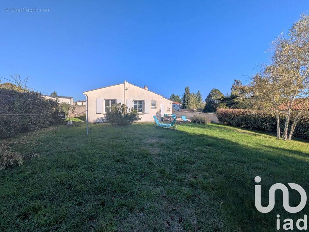 Photo 3 - Maison à BUSSAC-SUR-CHARENTE