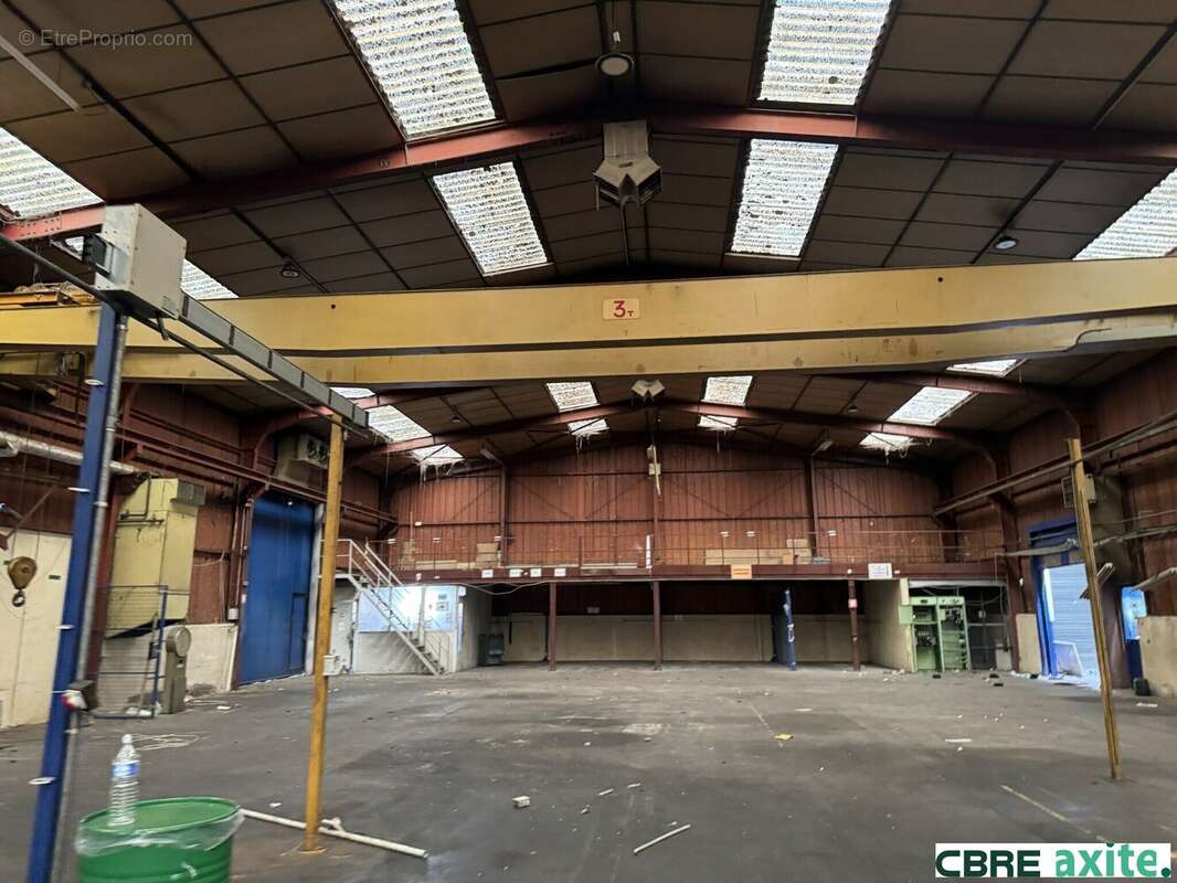 2560 m² à Echirolles  - photo 2