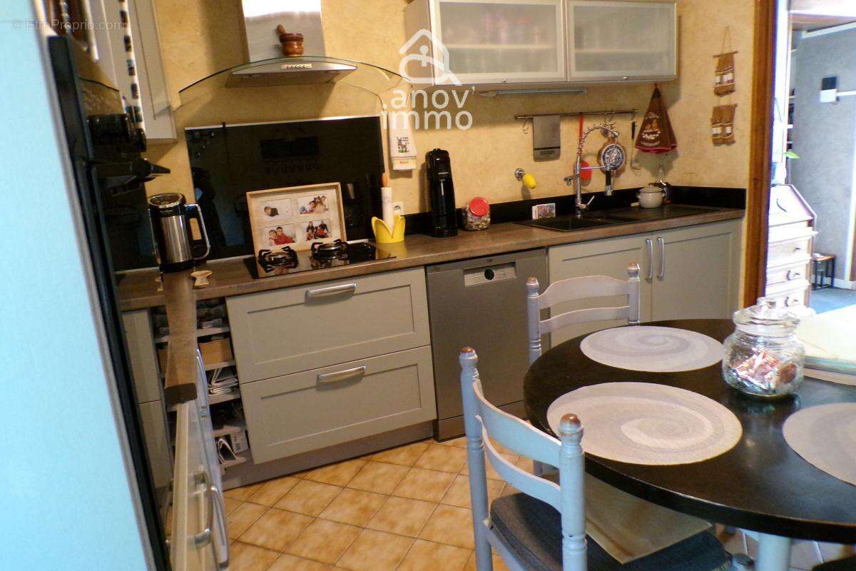 Maison familiale avec grand terrain clos, véranda et sous-so - photo 15