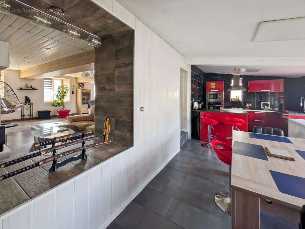 Maison à PERRIERS-EN-BEAUFICEL