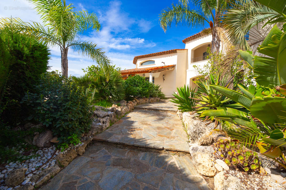 Maison à MANDELIEU-LA-NAPOULE