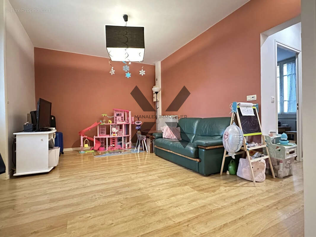 Appartement à LE COTEAU